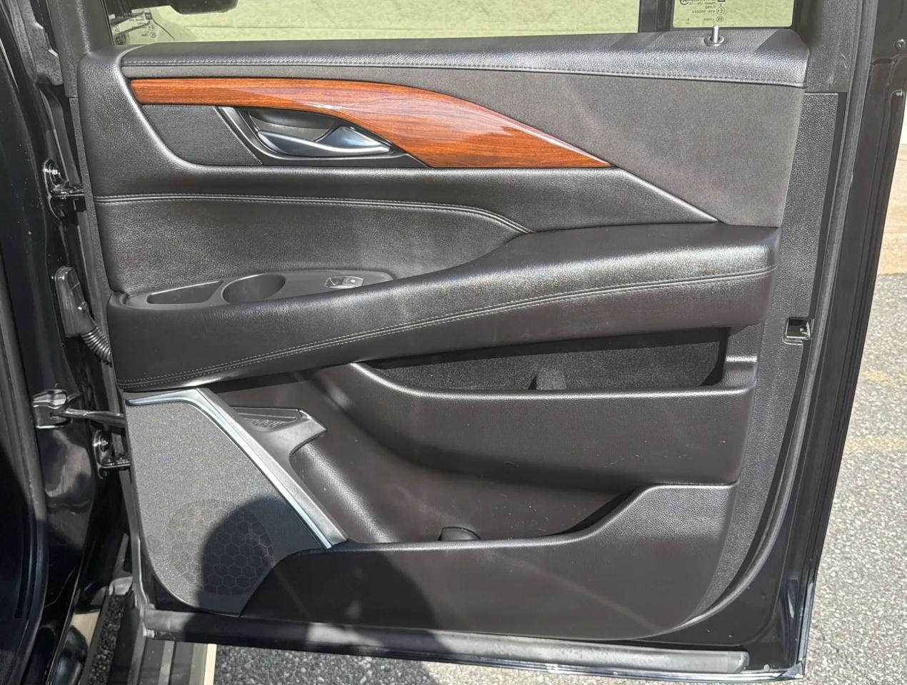 Cadillac Escalade ESV 4WD 4dr Premium Luxury 2019