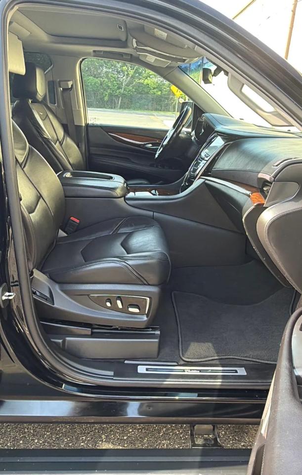 Cadillac Escalade ESV 4WD 4dr Premium Luxury 2019