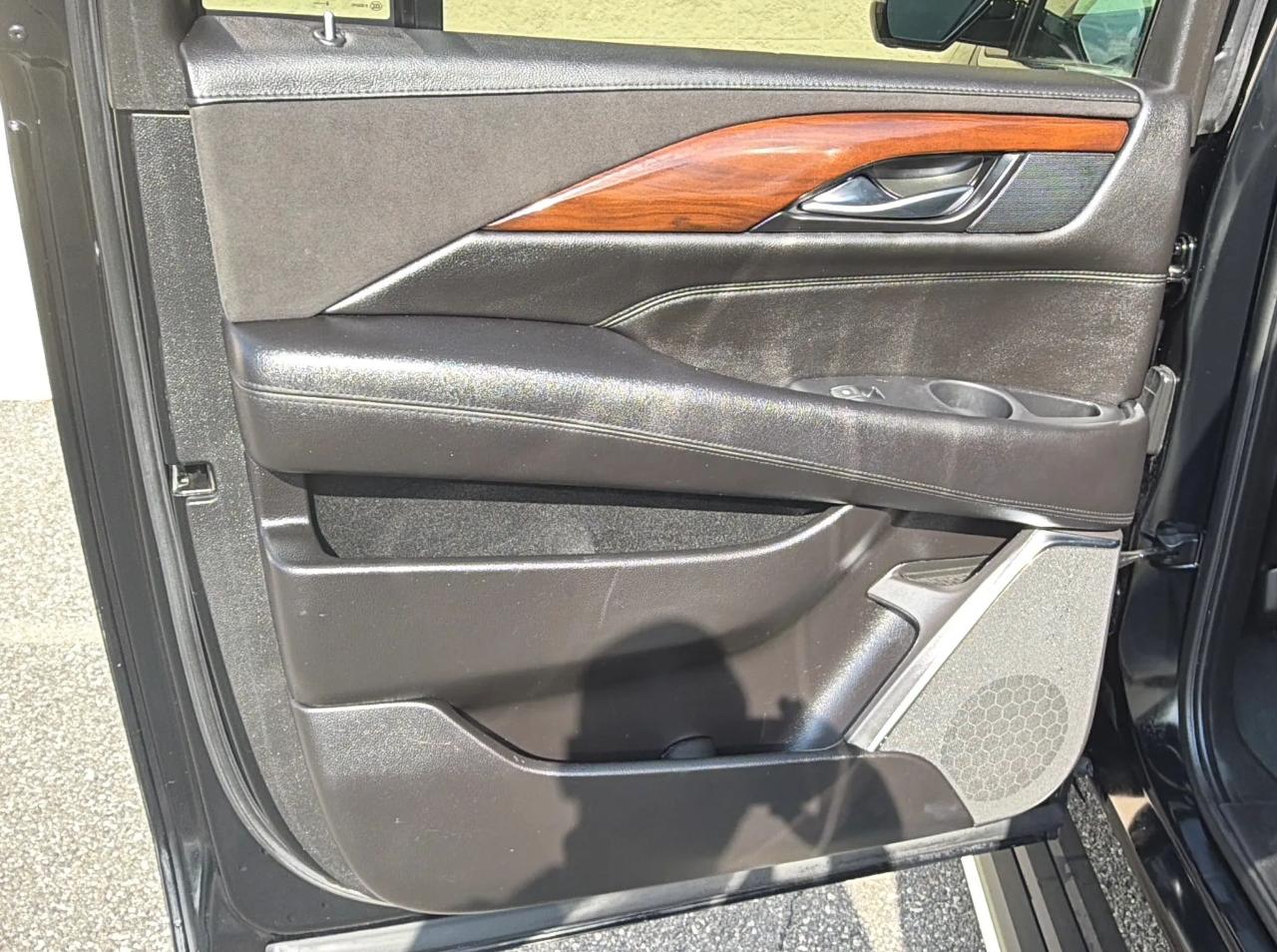 Cadillac Escalade ESV 4WD 4dr Premium Luxury 2019