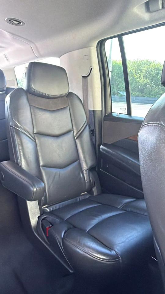 Cadillac Escalade ESV 4WD 4dr Premium Luxury 2019