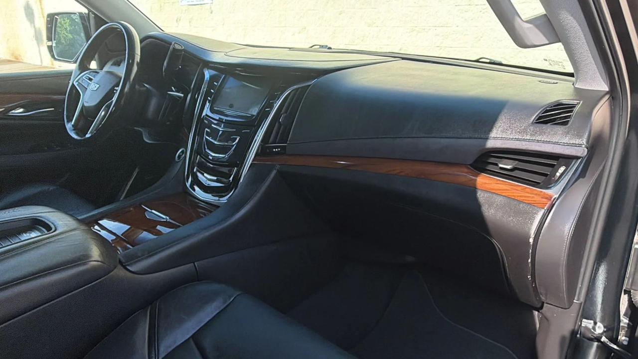 Cadillac Escalade ESV 4WD 4dr Premium Luxury 2019