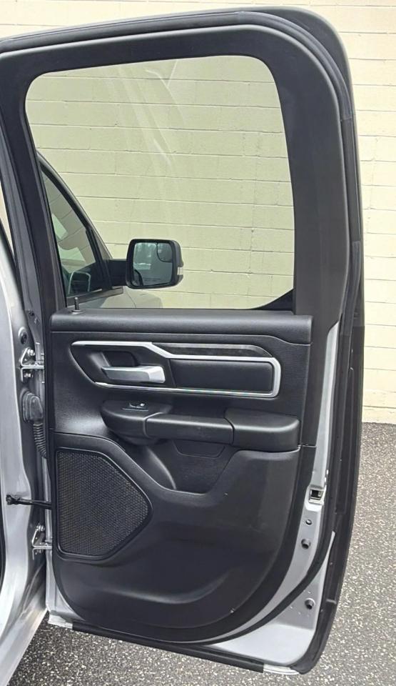 RAM 1500 Big Horn 4x4 Quad Cab 6'4" Box 2022