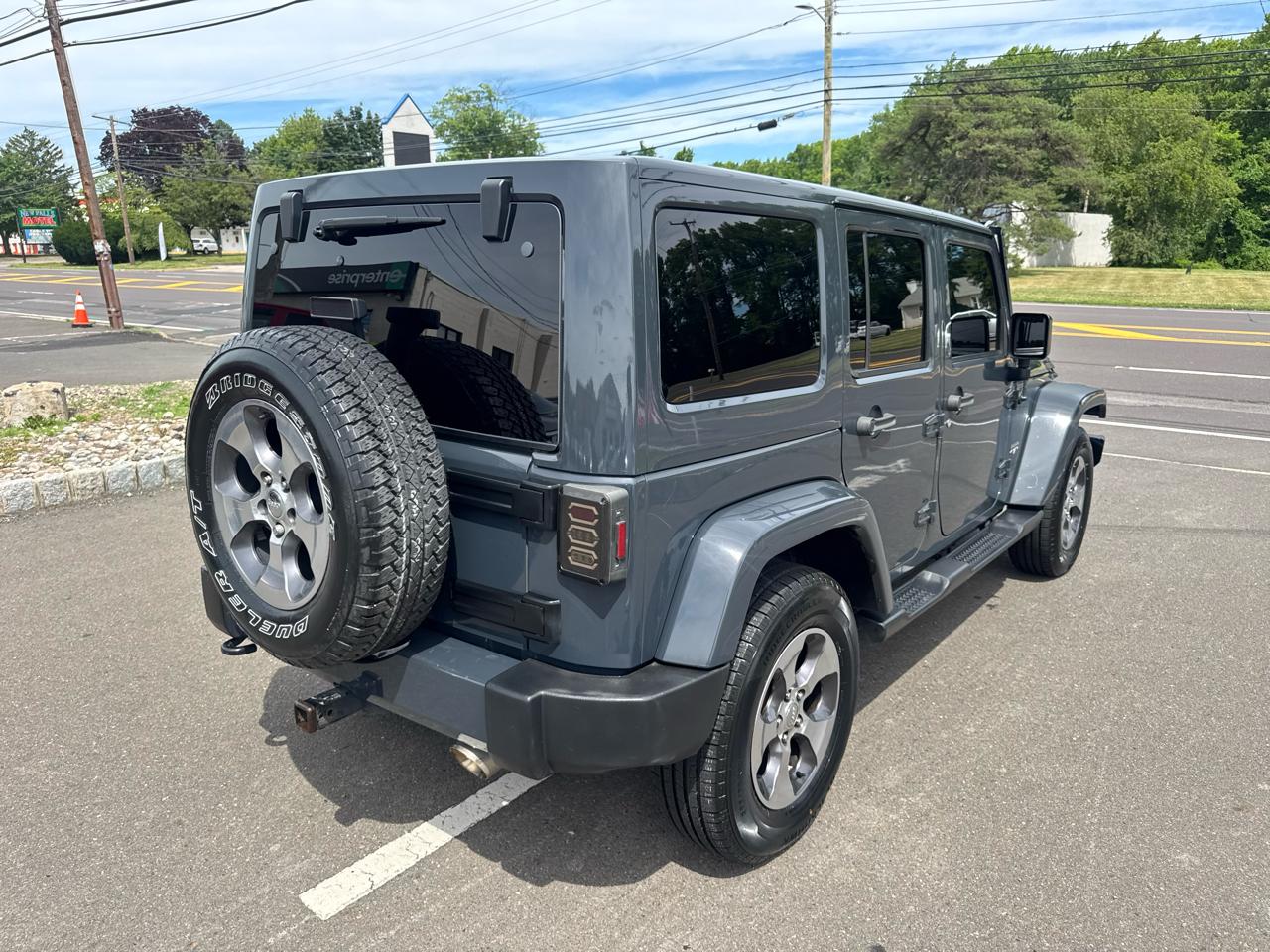 Jeep Wrangler Unlimited 4WD 4dr Sahara 2016