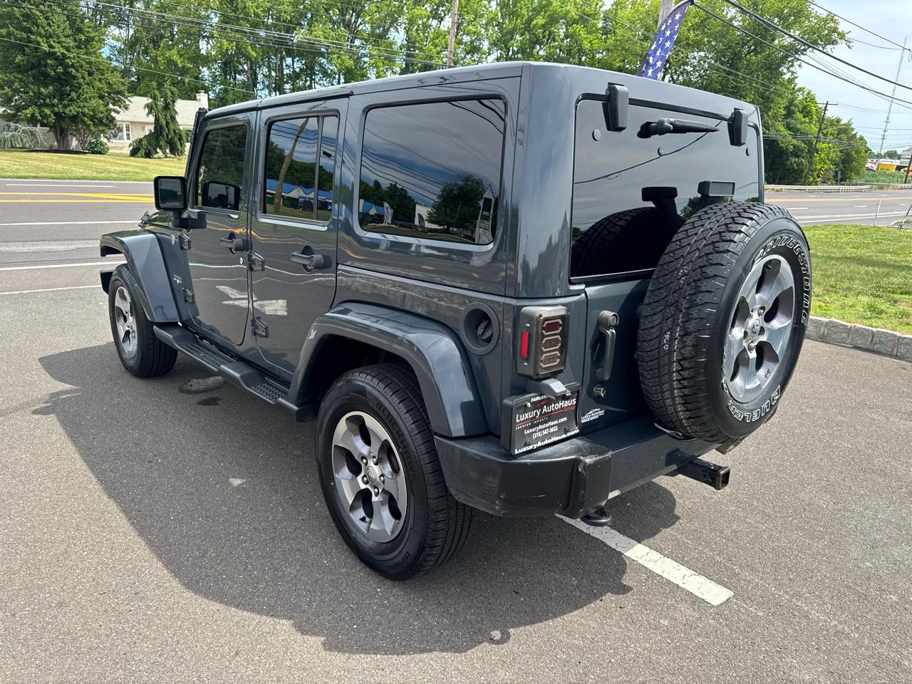 Jeep Wrangler Unlimited 4WD 4dr Sahara 2016