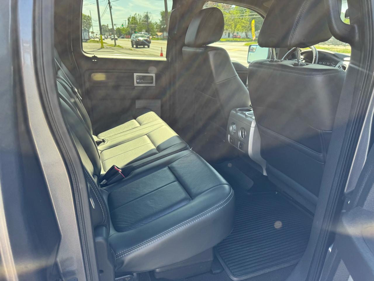 Ford F-150 4WD SuperCrew 145" Platinum 2011