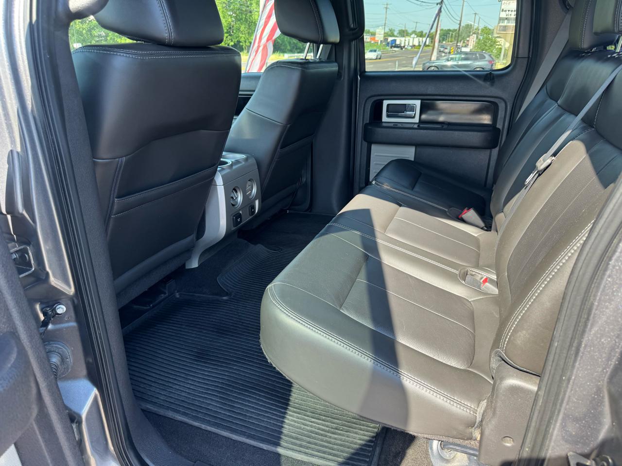 Ford F-150 4WD SuperCrew 145" Platinum 2011