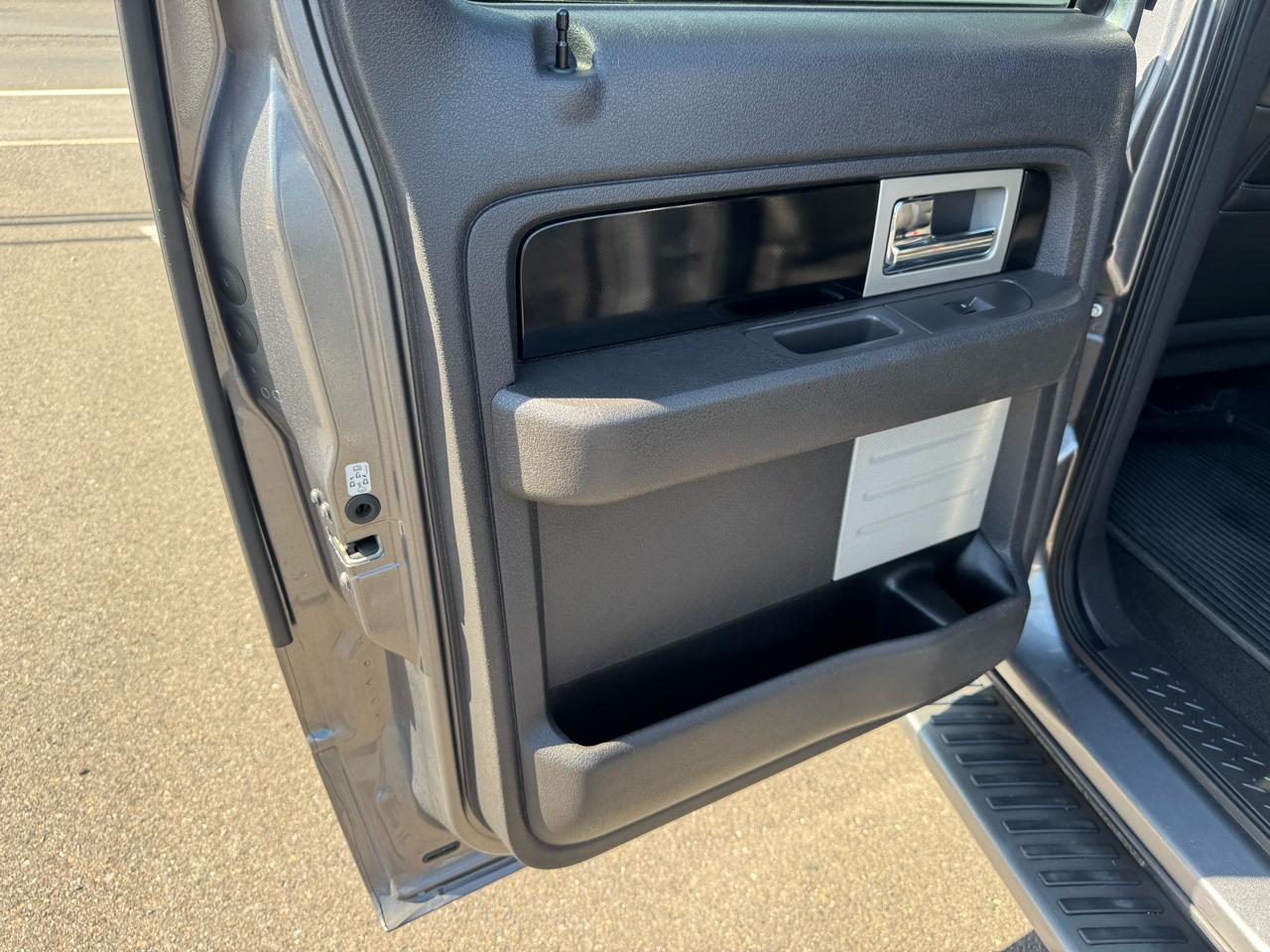 Ford F-150 4WD SuperCrew 145" Platinum 2011