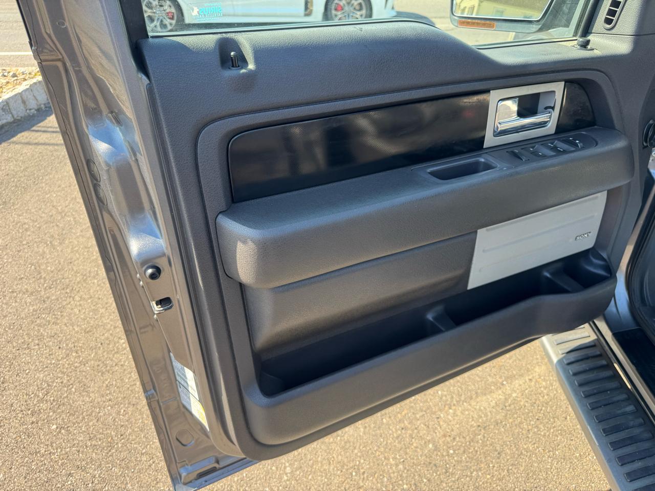 Ford F-150 4WD SuperCrew 145" Platinum 2011