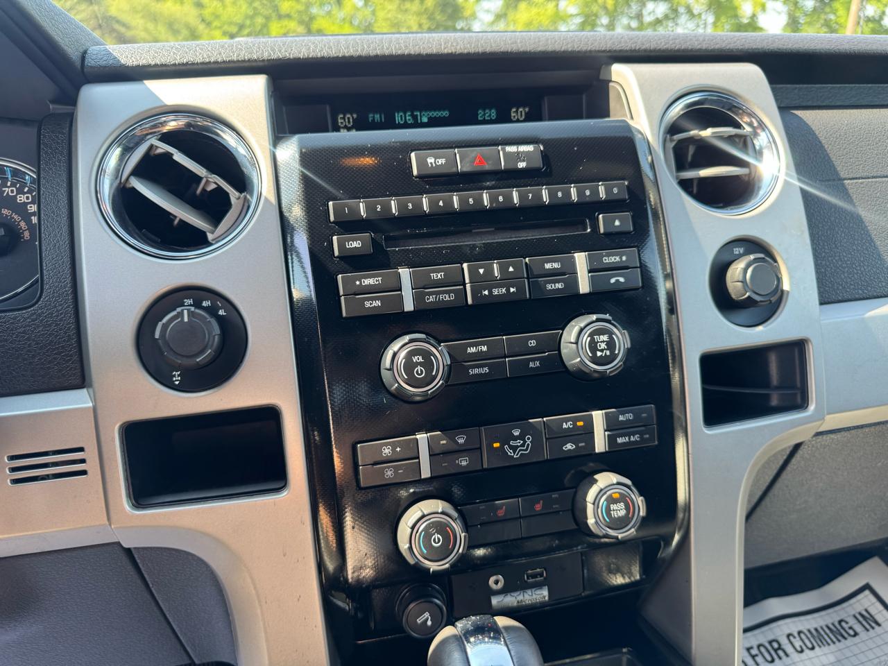Ford F-150 4WD SuperCrew 145" Platinum 2011