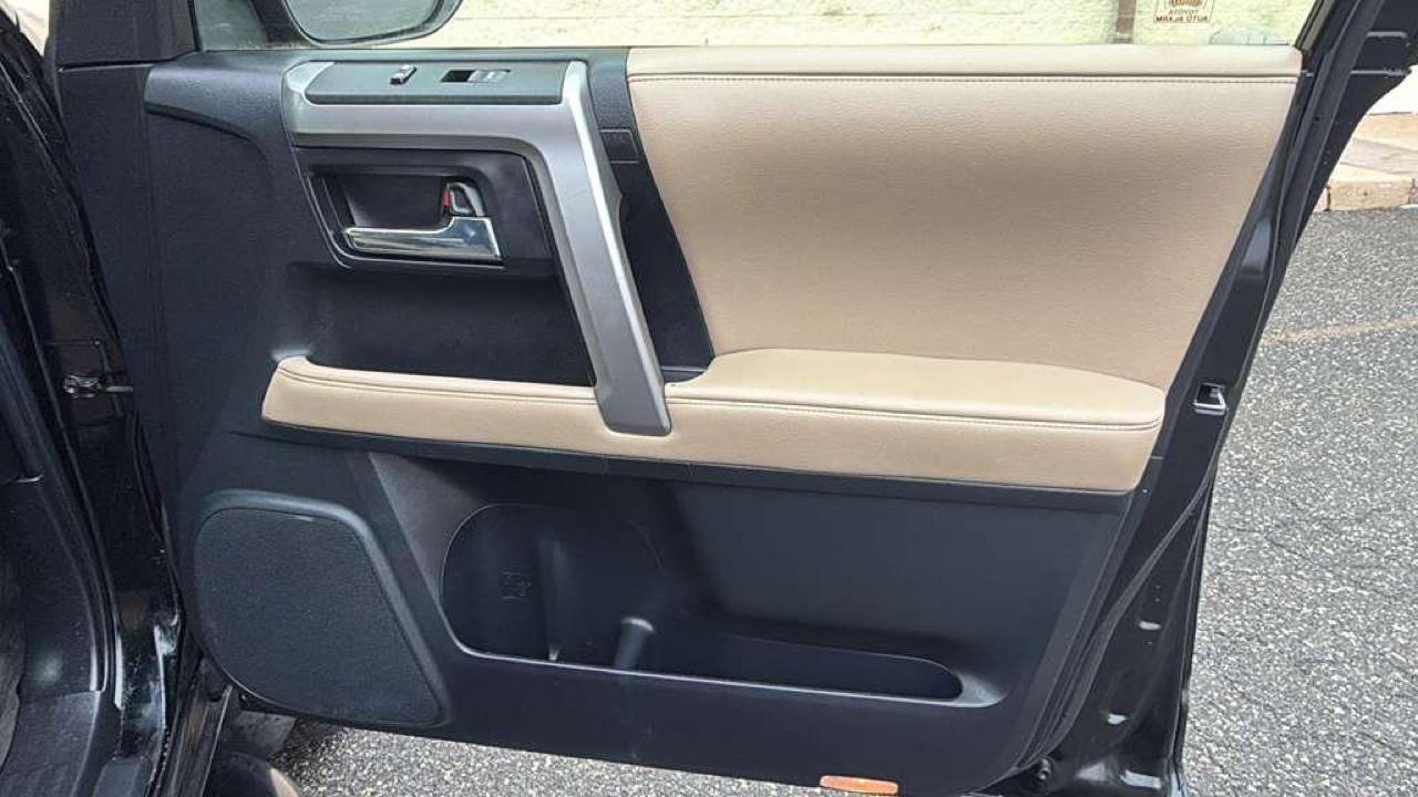 Toyota 4Runner SR5 4WD 2015