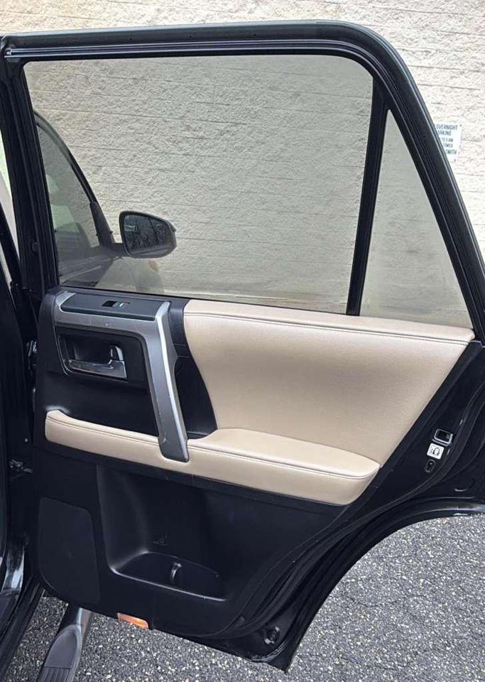 Toyota 4Runner SR5 4WD 2015