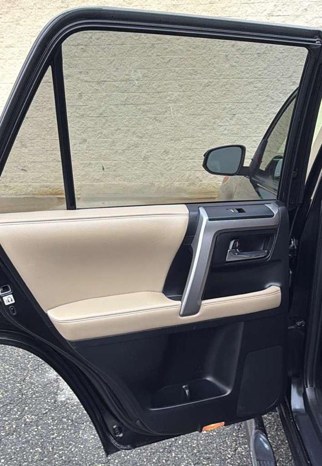 Toyota 4Runner SR5 4WD 2015