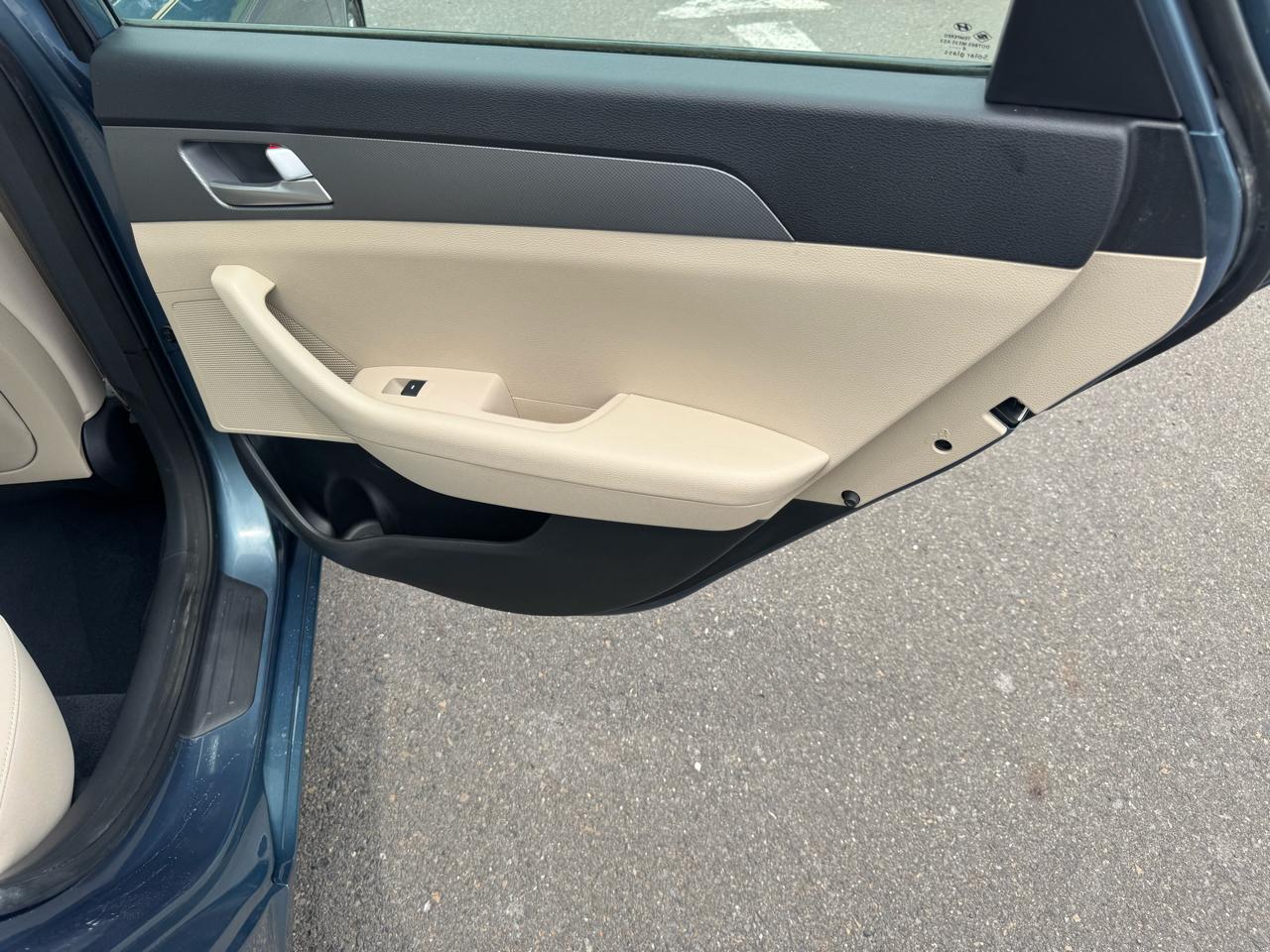 Hyundai Sonata 4dr Sdn 2.4L SE PZEV 2015