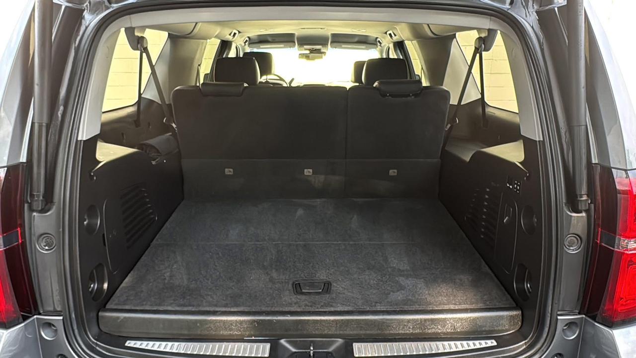 Chevrolet Suburban 4WD 4dr 1500 LT 2019
