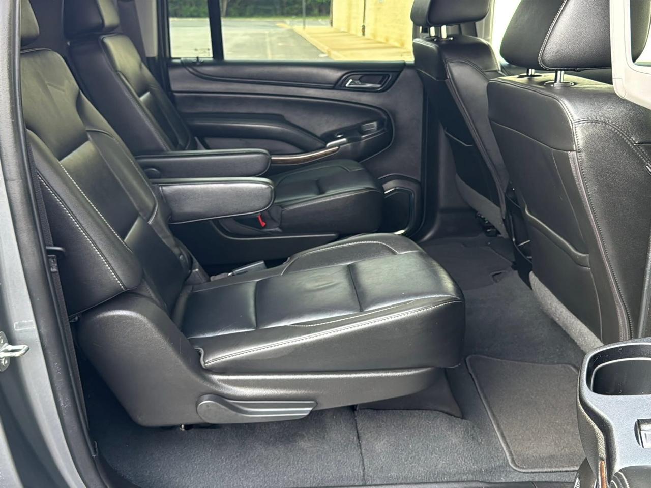 Chevrolet Suburban 4WD 4dr 1500 LT 2019
