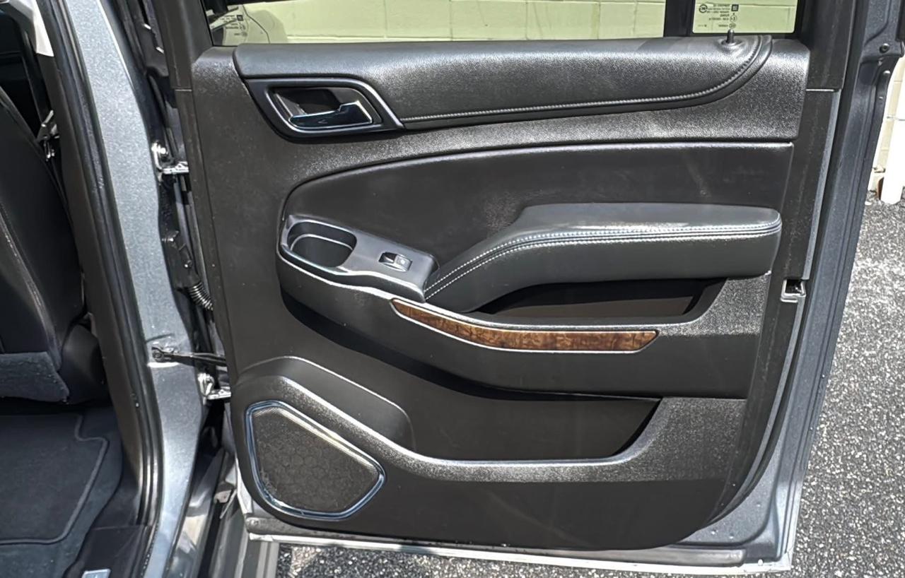 Chevrolet Suburban 4WD 4dr 1500 LT 2019