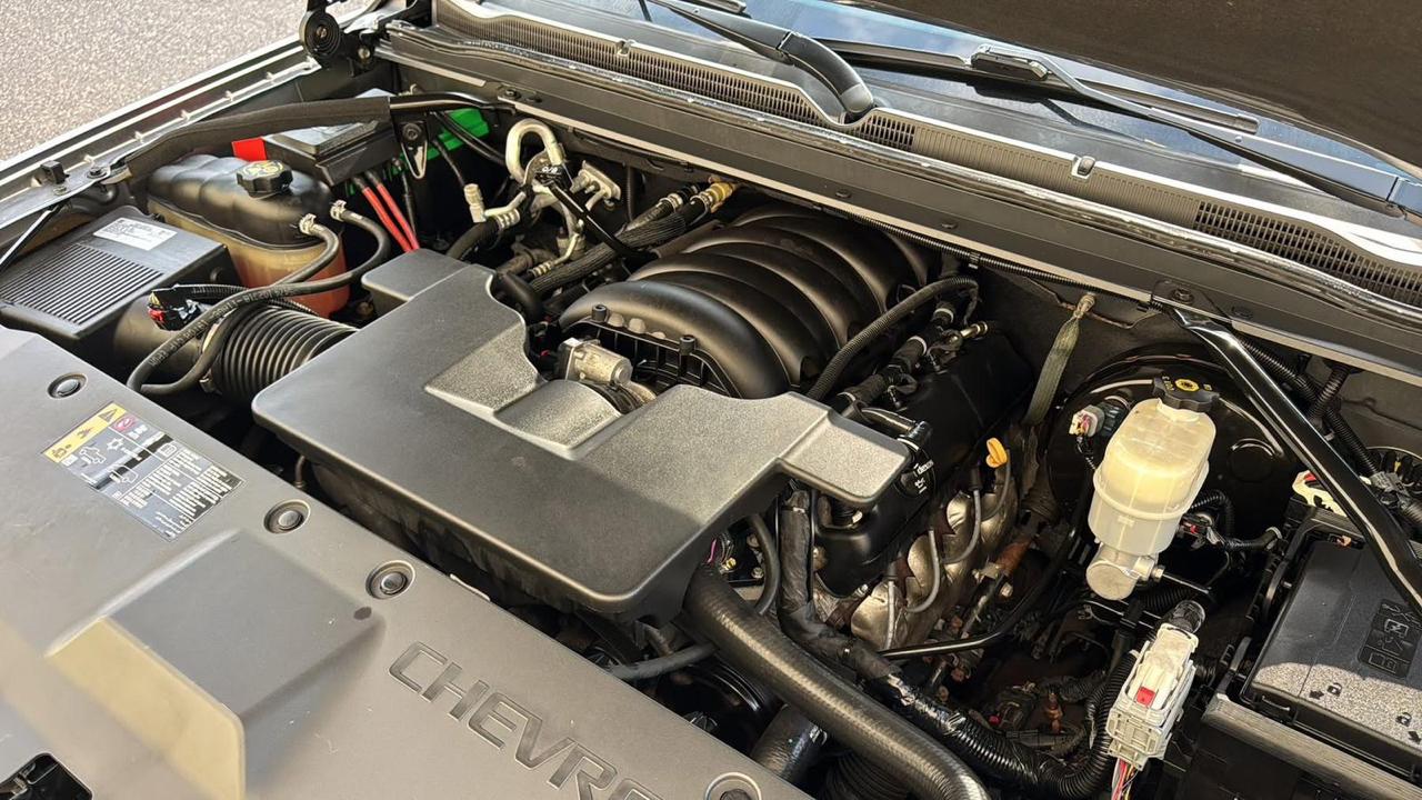 Chevrolet Suburban 4WD 4dr 1500 LT 2019