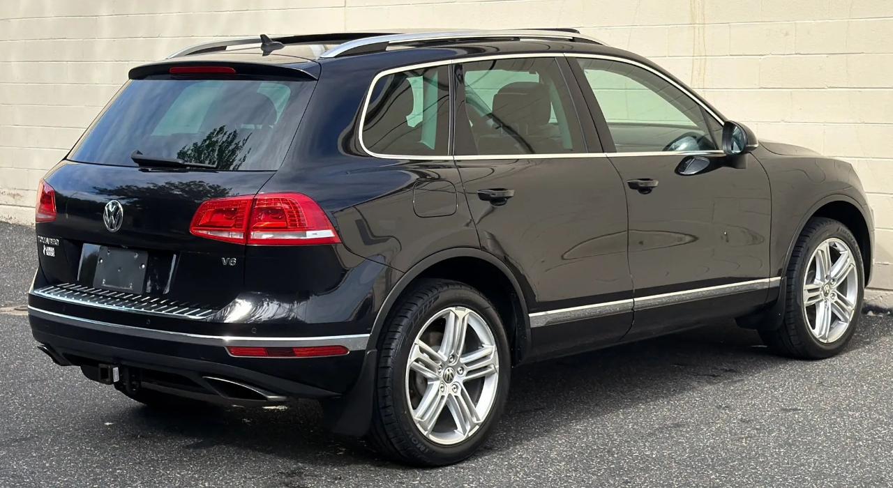 Volkswagen Touareg 4dr V6 Sport w/Technology 2015