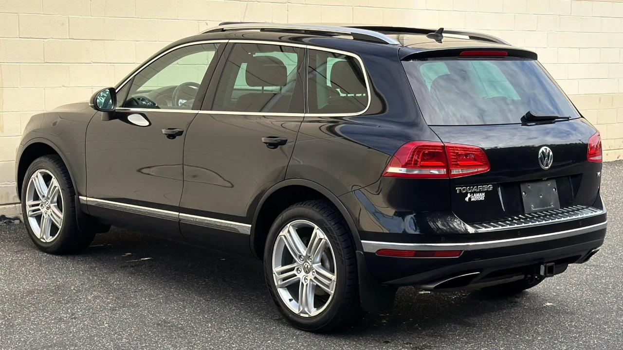 Volkswagen Touareg 4dr V6 Sport w/Technology 2015