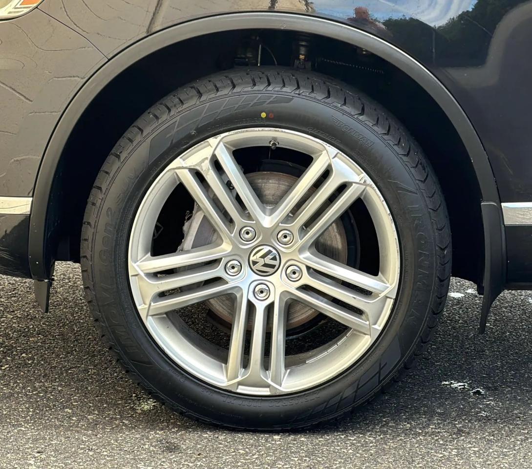 Volkswagen Touareg 4dr V6 Sport w/Technology 2015