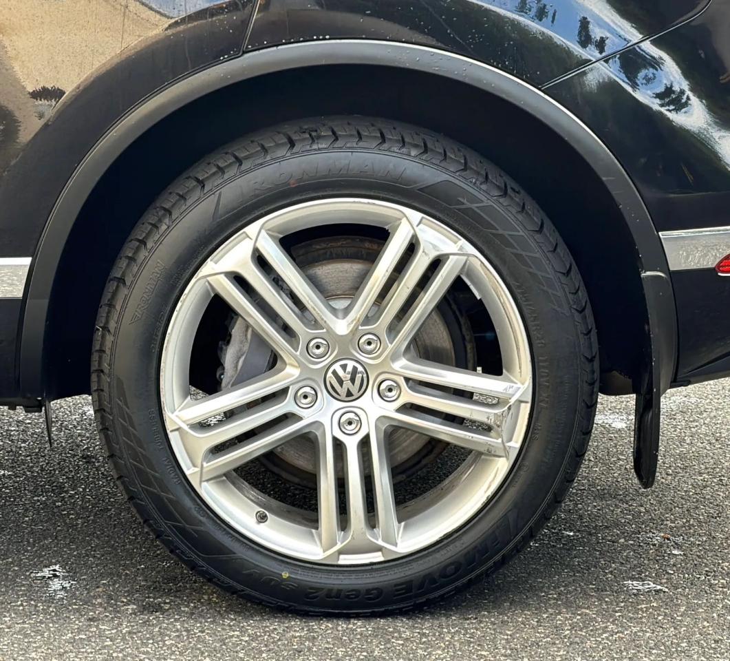 Volkswagen Touareg 4dr V6 Sport w/Technology 2015