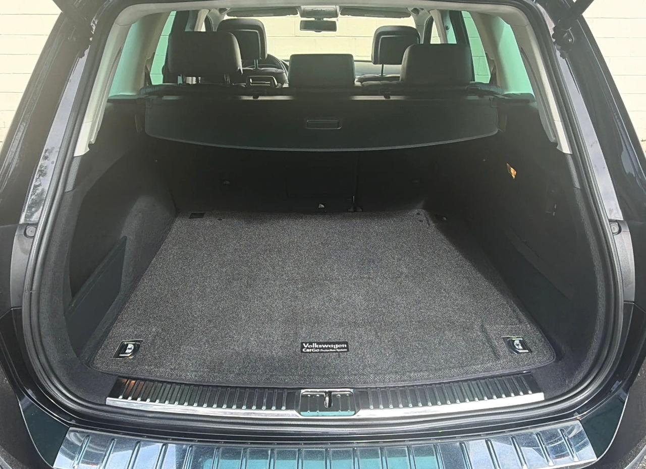 Volkswagen Touareg 4dr V6 Sport w/Technology 2015