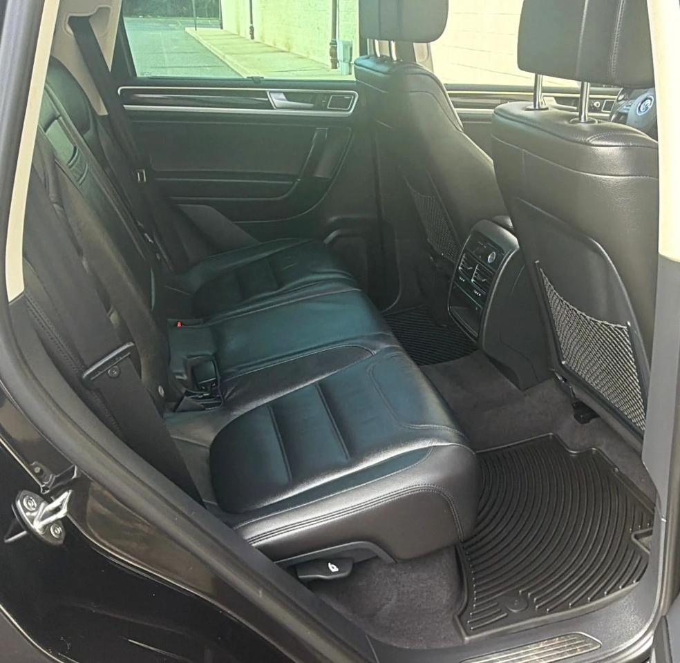 Volkswagen Touareg 4dr V6 Sport w/Technology 2015