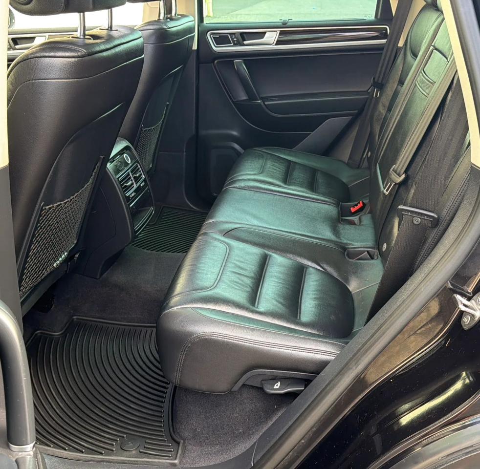 Volkswagen Touareg 4dr V6 Sport w/Technology 2015