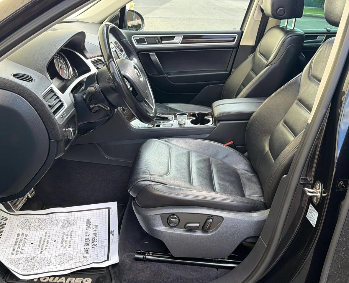 Volkswagen Touareg 4dr V6 Sport w/Technology 2015