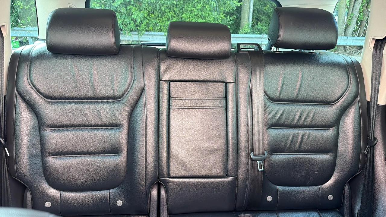 Volkswagen Touareg 4dr V6 Sport w/Technology 2015