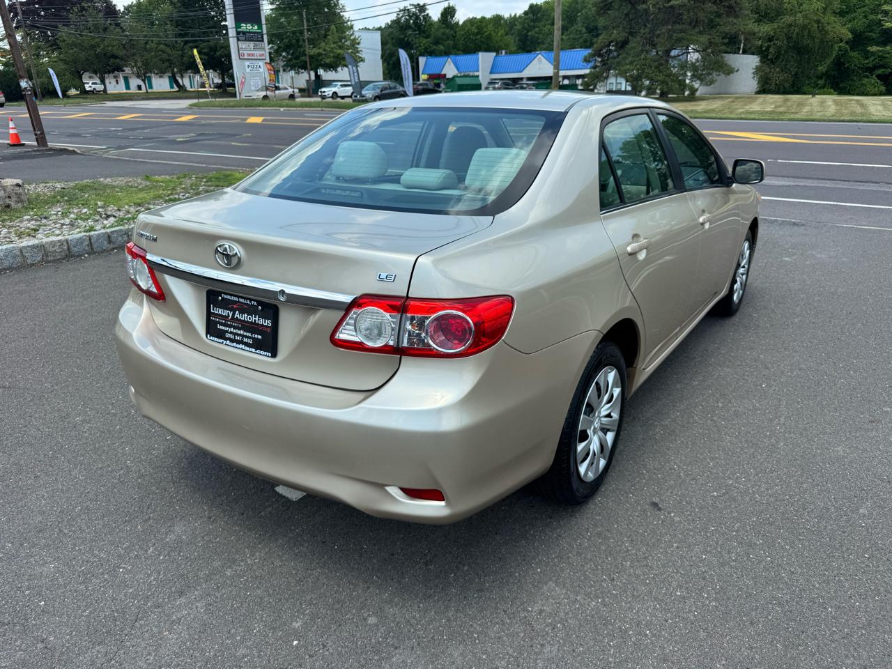 Toyota Corolla 4dr Sdn Auto LE Special Edition (Natl) 2013