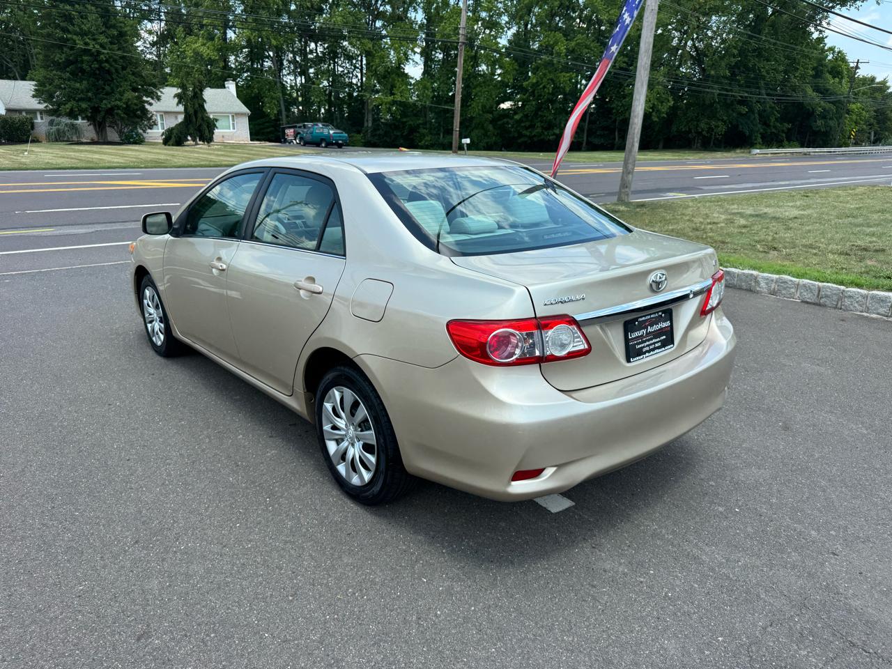 Toyota Corolla 4dr Sdn Auto LE Special Edition (Natl) 2013