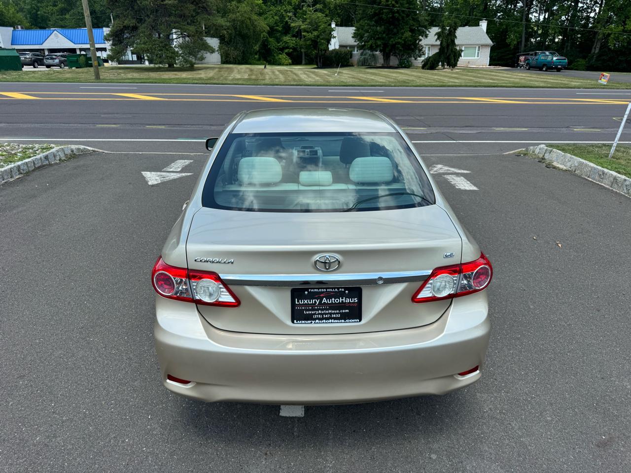 Toyota Corolla 4dr Sdn Auto LE Special Edition (Natl) 2013