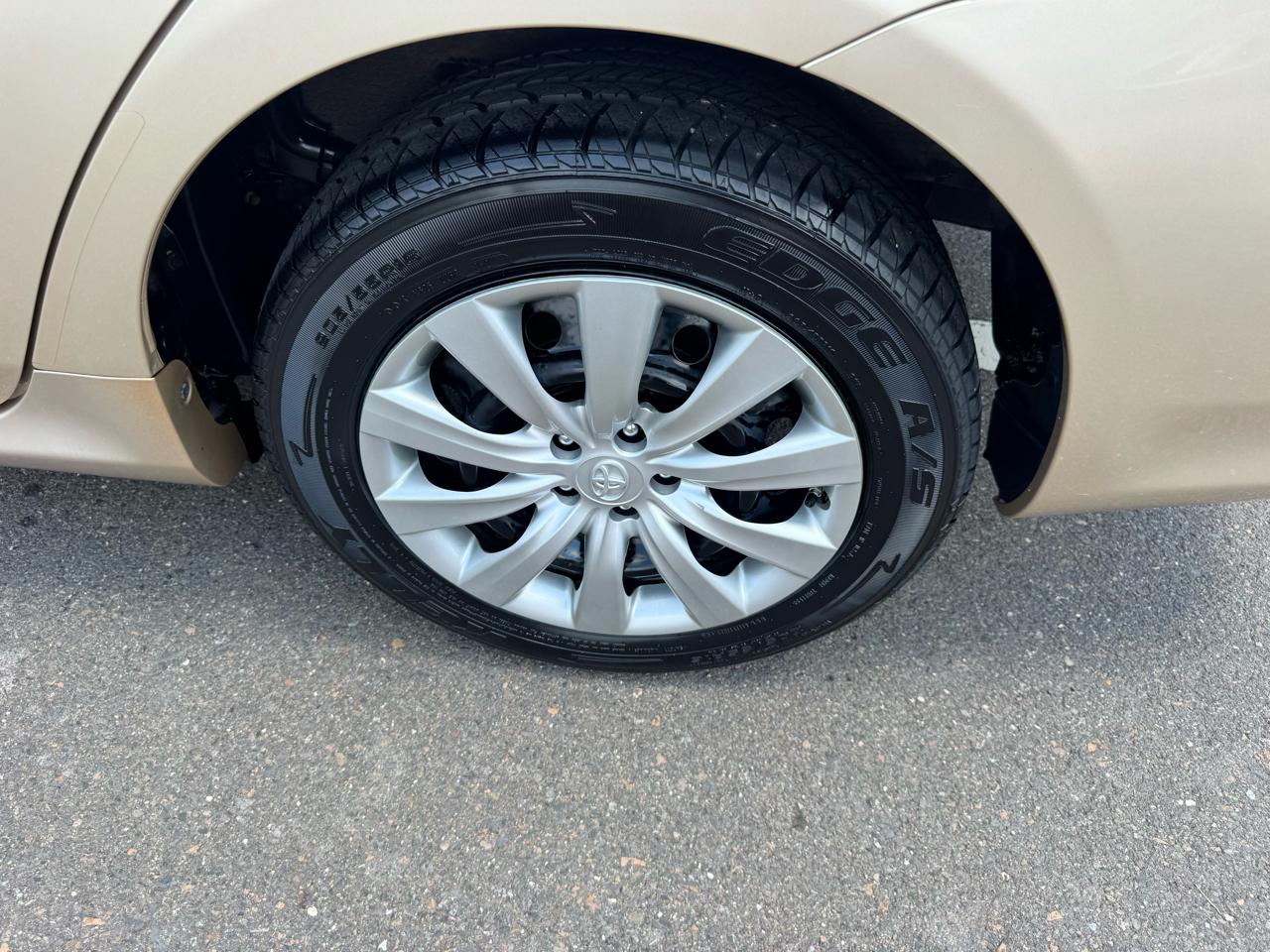 Toyota Corolla 4dr Sdn Auto LE Special Edition (Natl) 2013