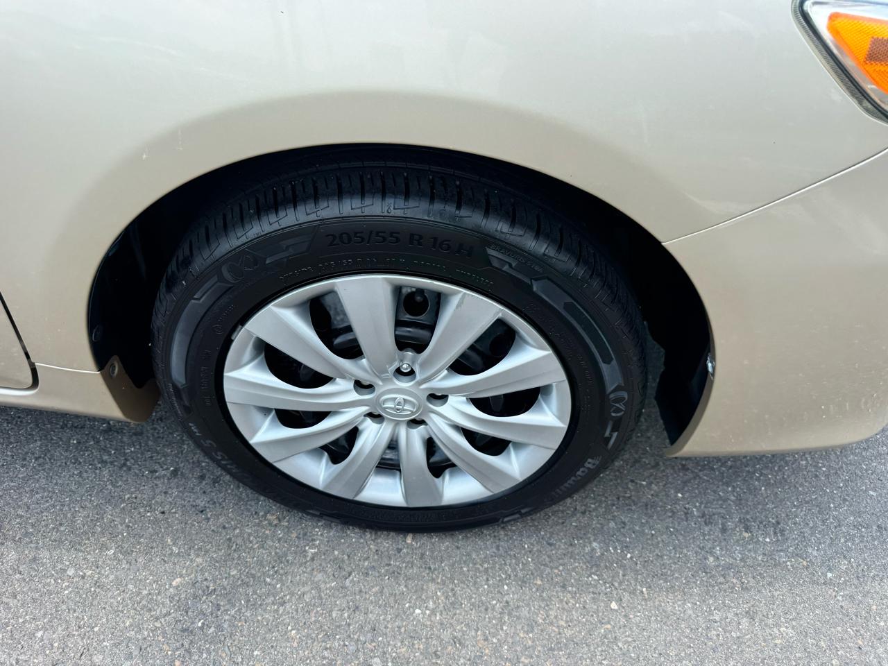 Toyota Corolla 4dr Sdn Auto LE Special Edition (Natl) 2013