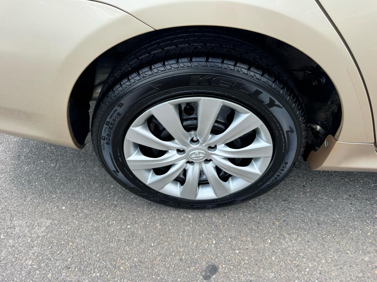 Toyota Corolla 4dr Sdn Auto LE Special Edition (Natl) 2013