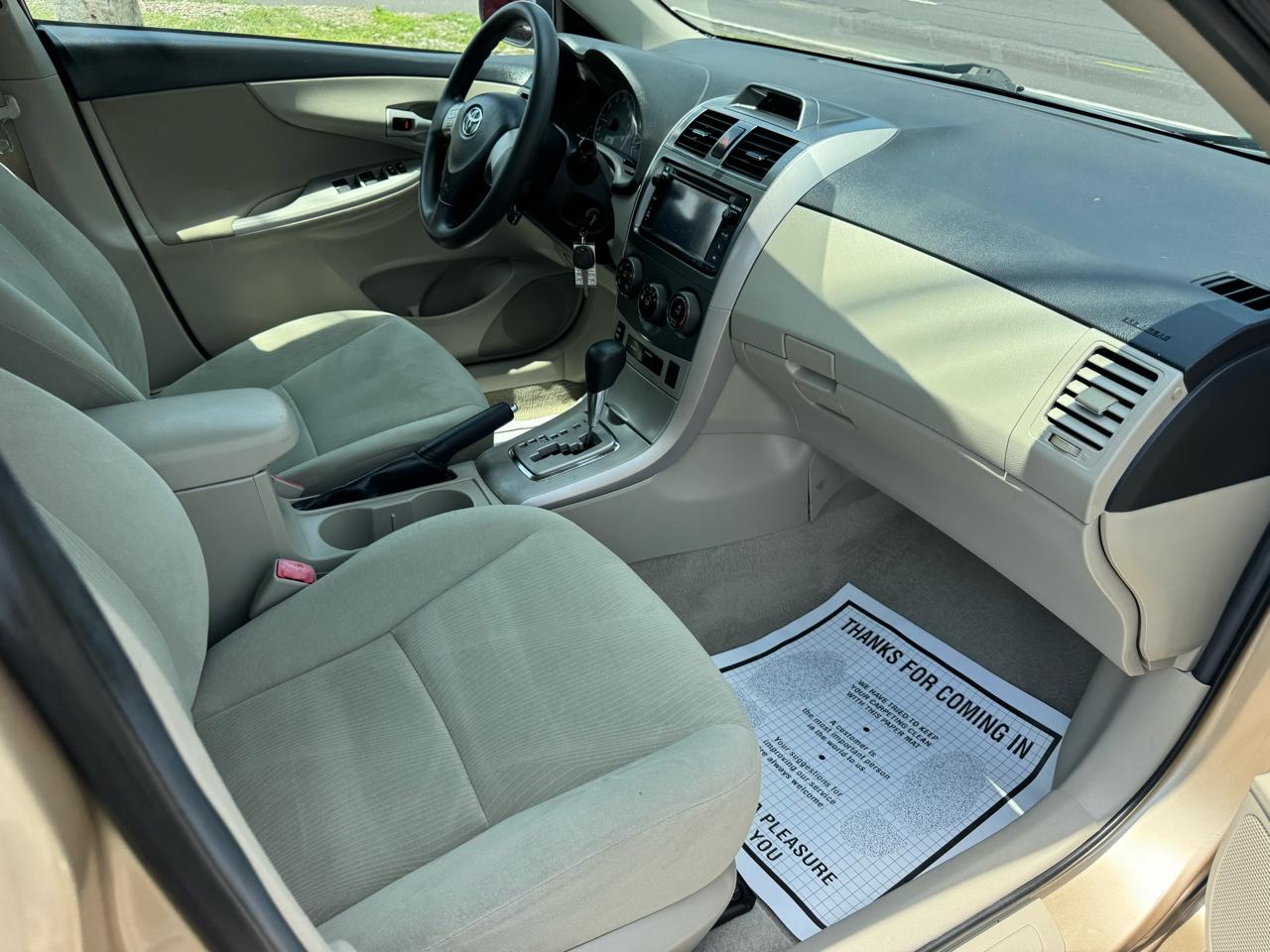 Toyota Corolla 4dr Sdn Auto LE Special Edition (Natl) 2013