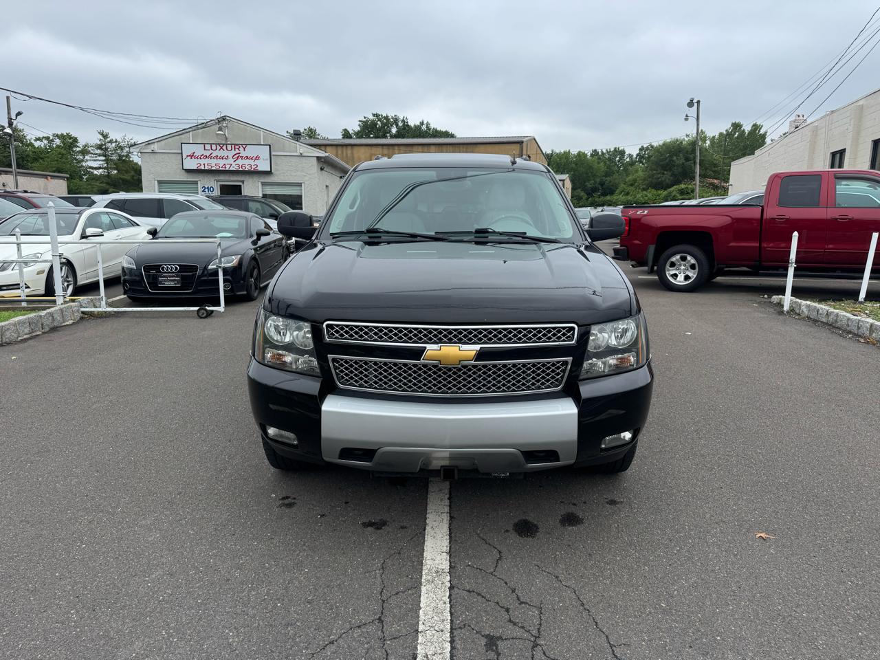 Chevrolet Suburban 4WD 4dr 1500 LT 2013