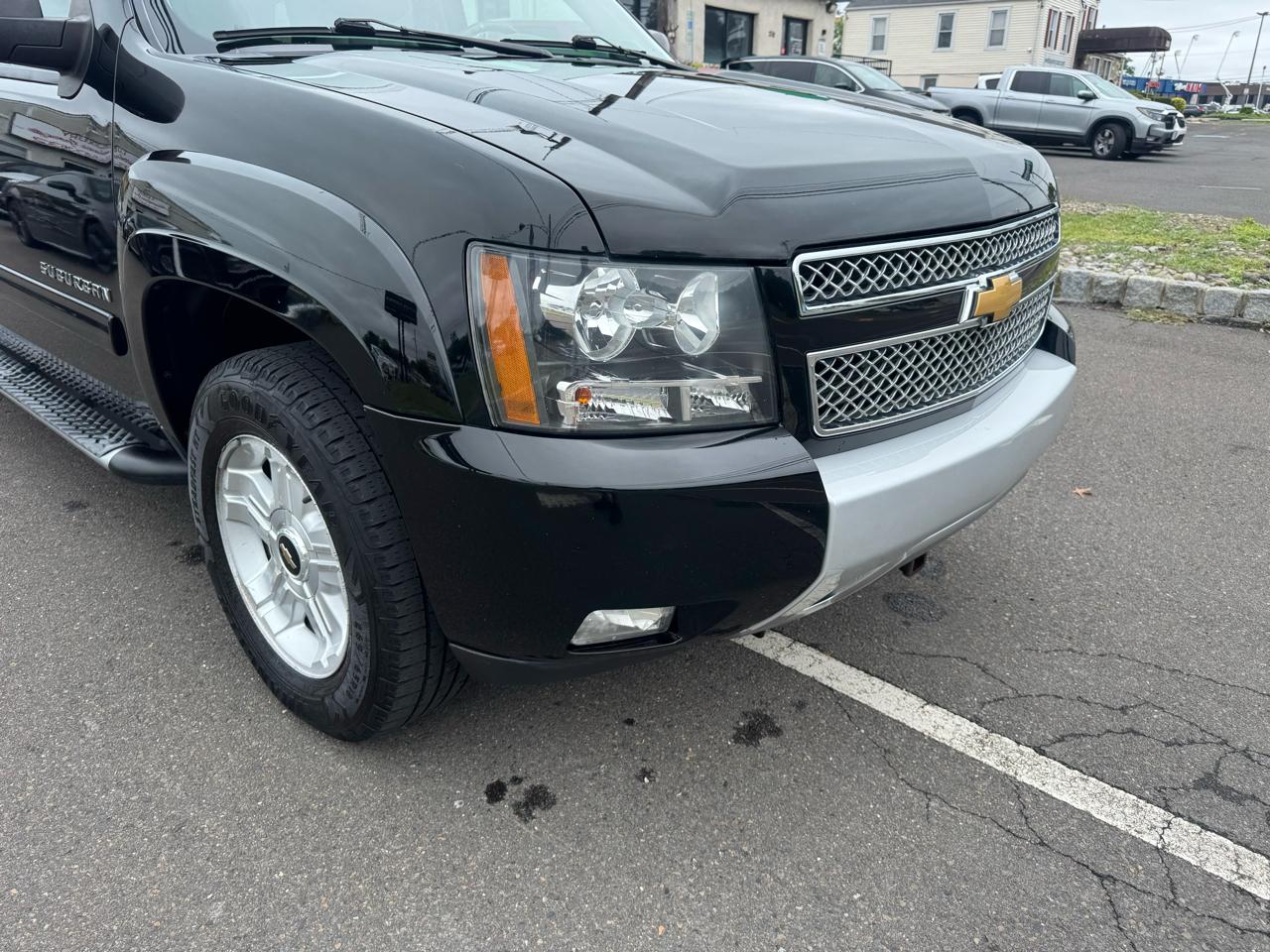 Chevrolet Suburban 4WD 4dr 1500 LT 2013