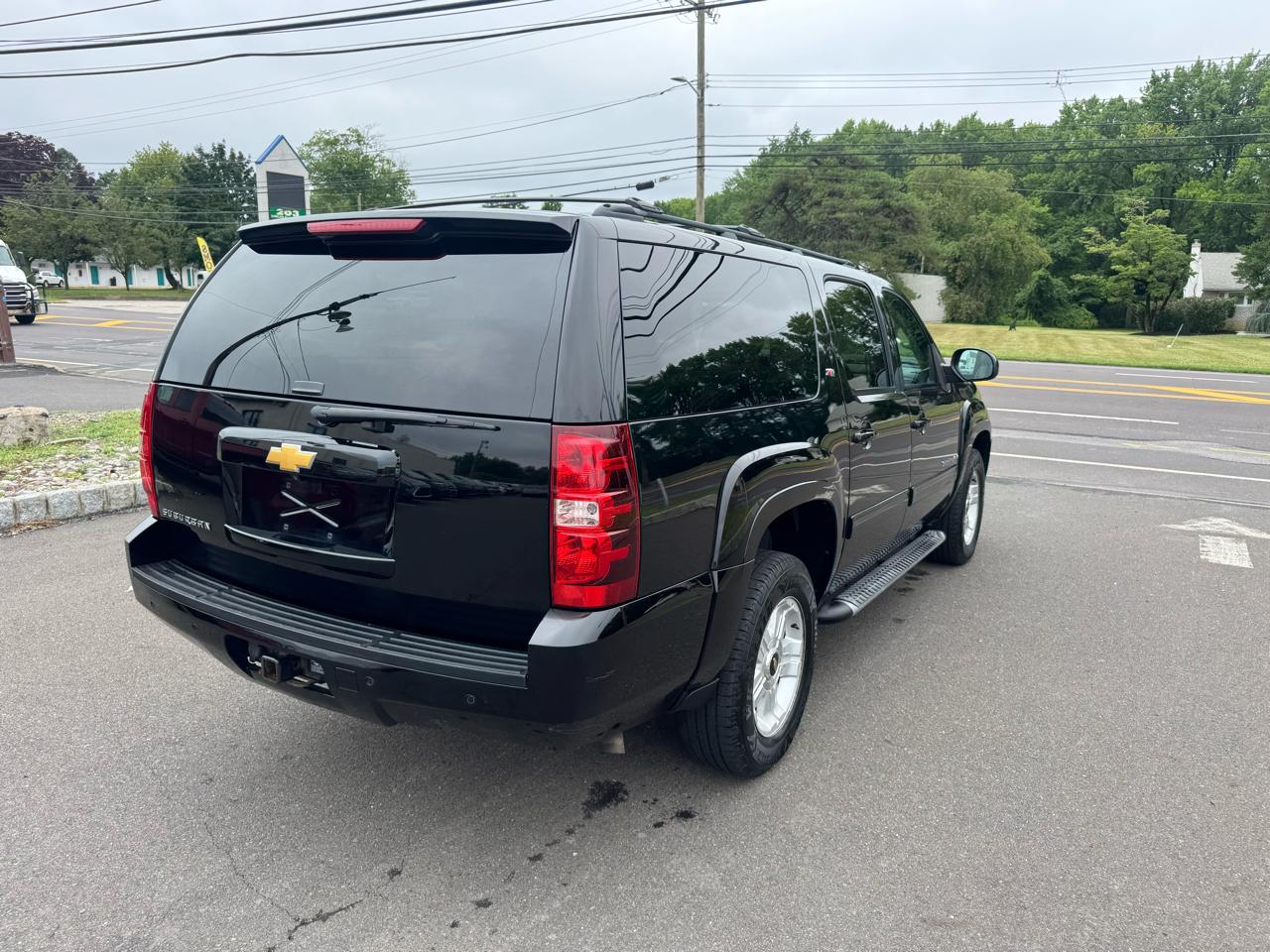 Chevrolet Suburban 4WD 4dr 1500 LT 2013