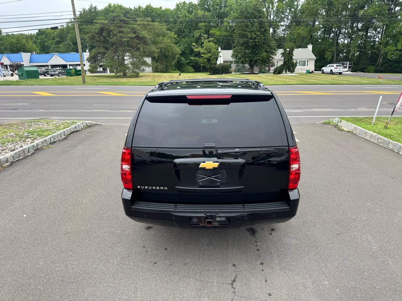 Chevrolet Suburban 4WD 4dr 1500 LT 2013