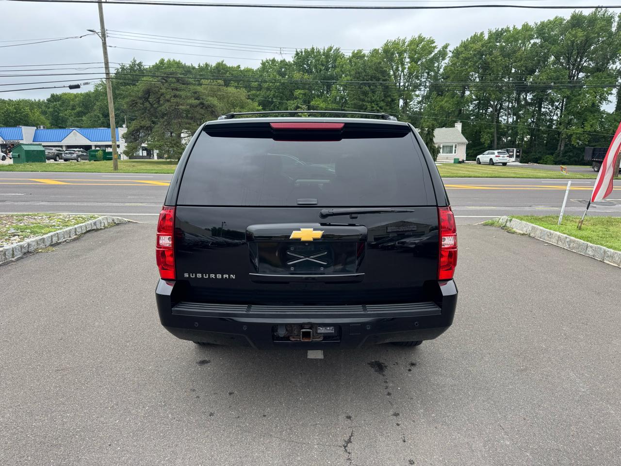 Chevrolet Suburban 4WD 4dr 1500 LT 2013