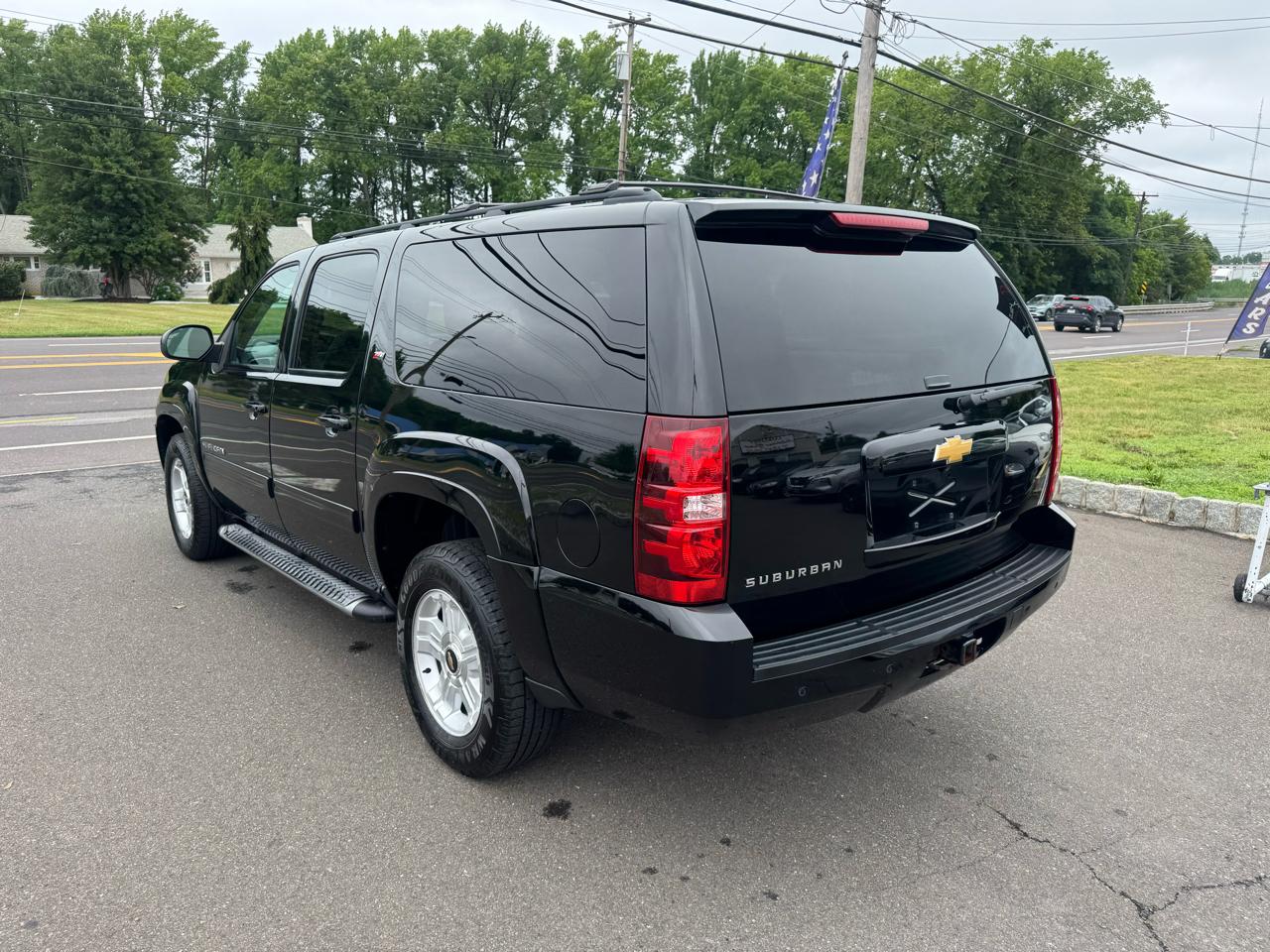 Chevrolet Suburban 4WD 4dr 1500 LT 2013