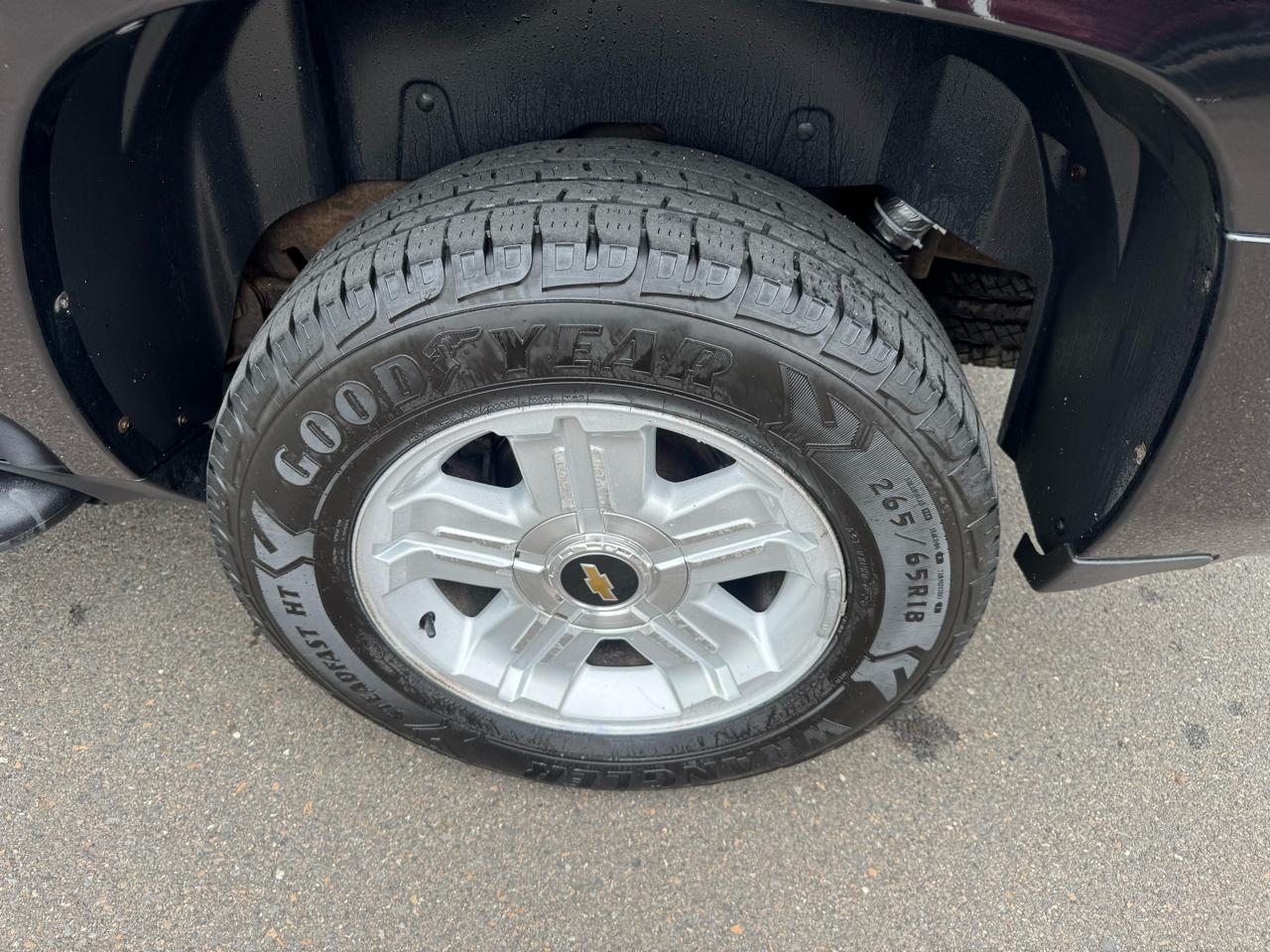 Chevrolet Suburban 4WD 4dr 1500 LT 2013