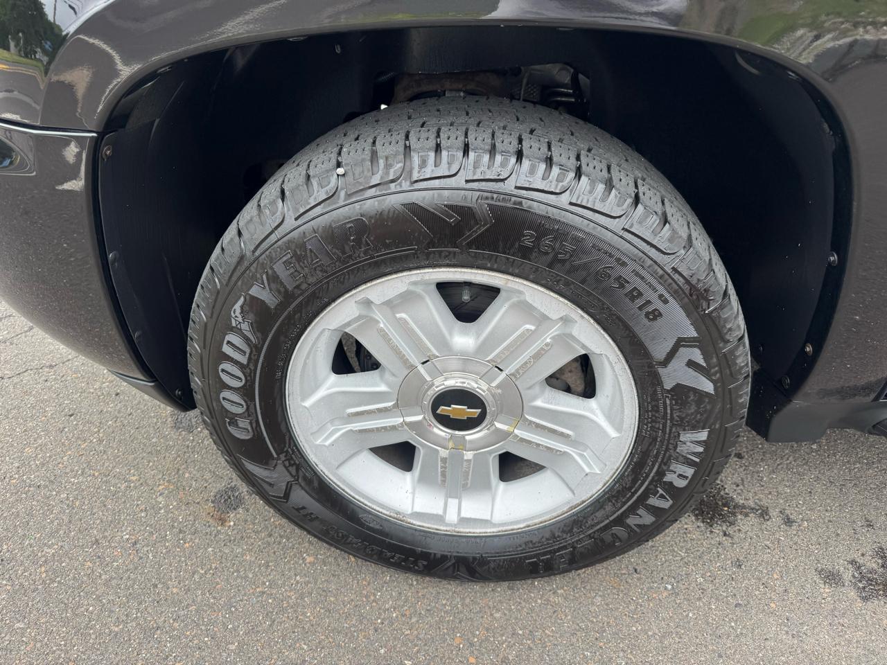 Chevrolet Suburban 4WD 4dr 1500 LT 2013