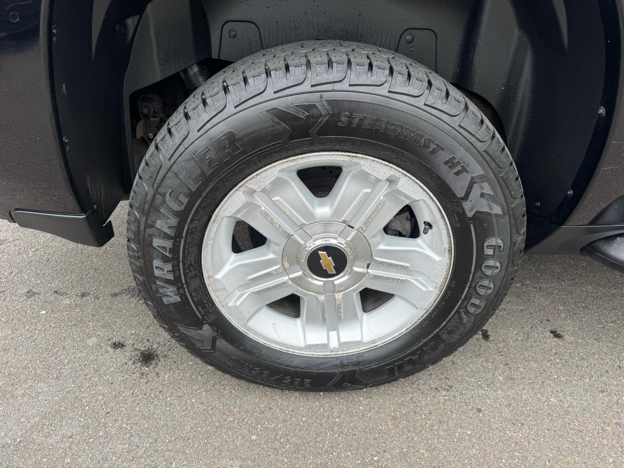 Chevrolet Suburban 4WD 4dr 1500 LT 2013