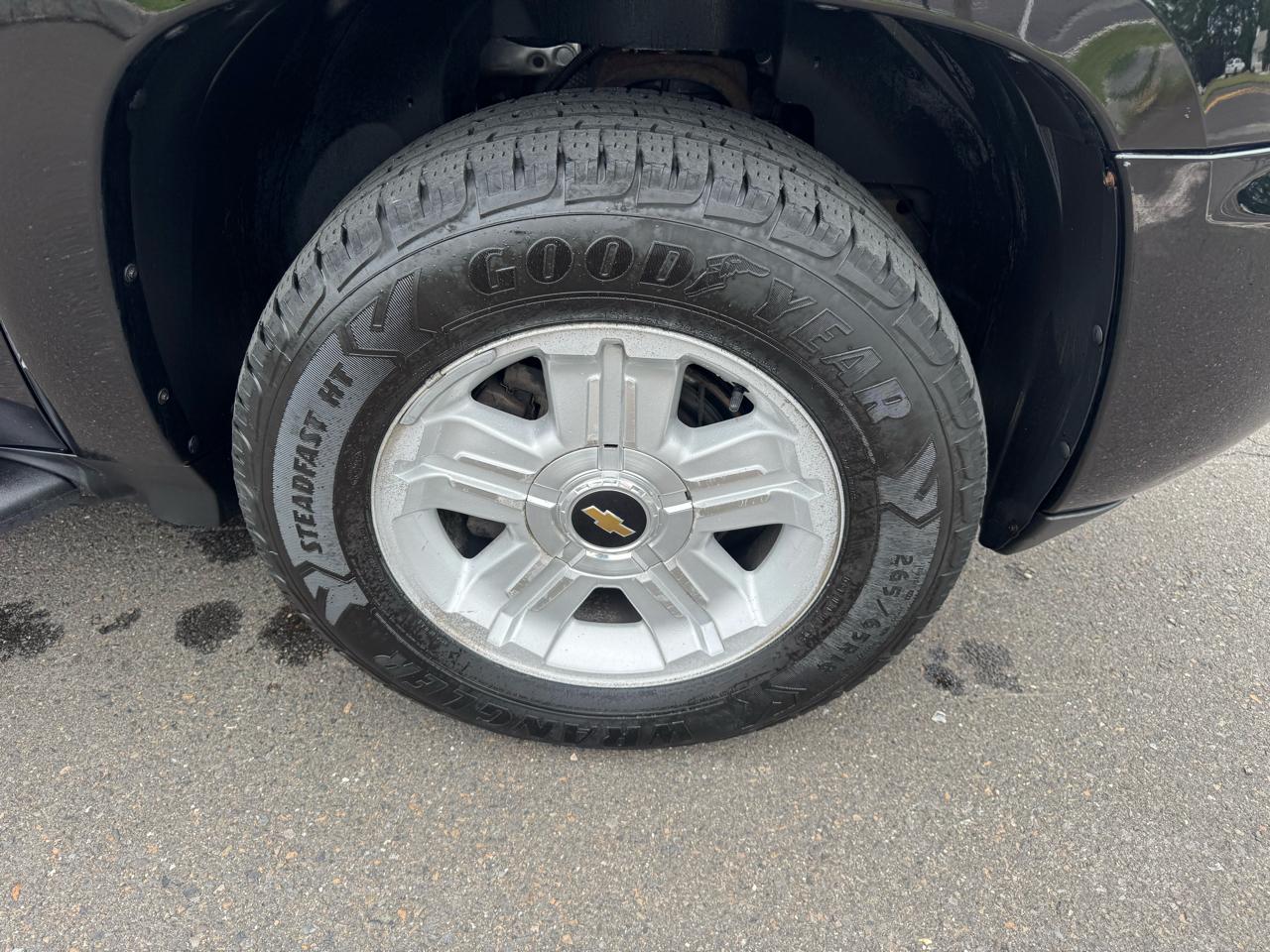 Chevrolet Suburban 4WD 4dr 1500 LT 2013