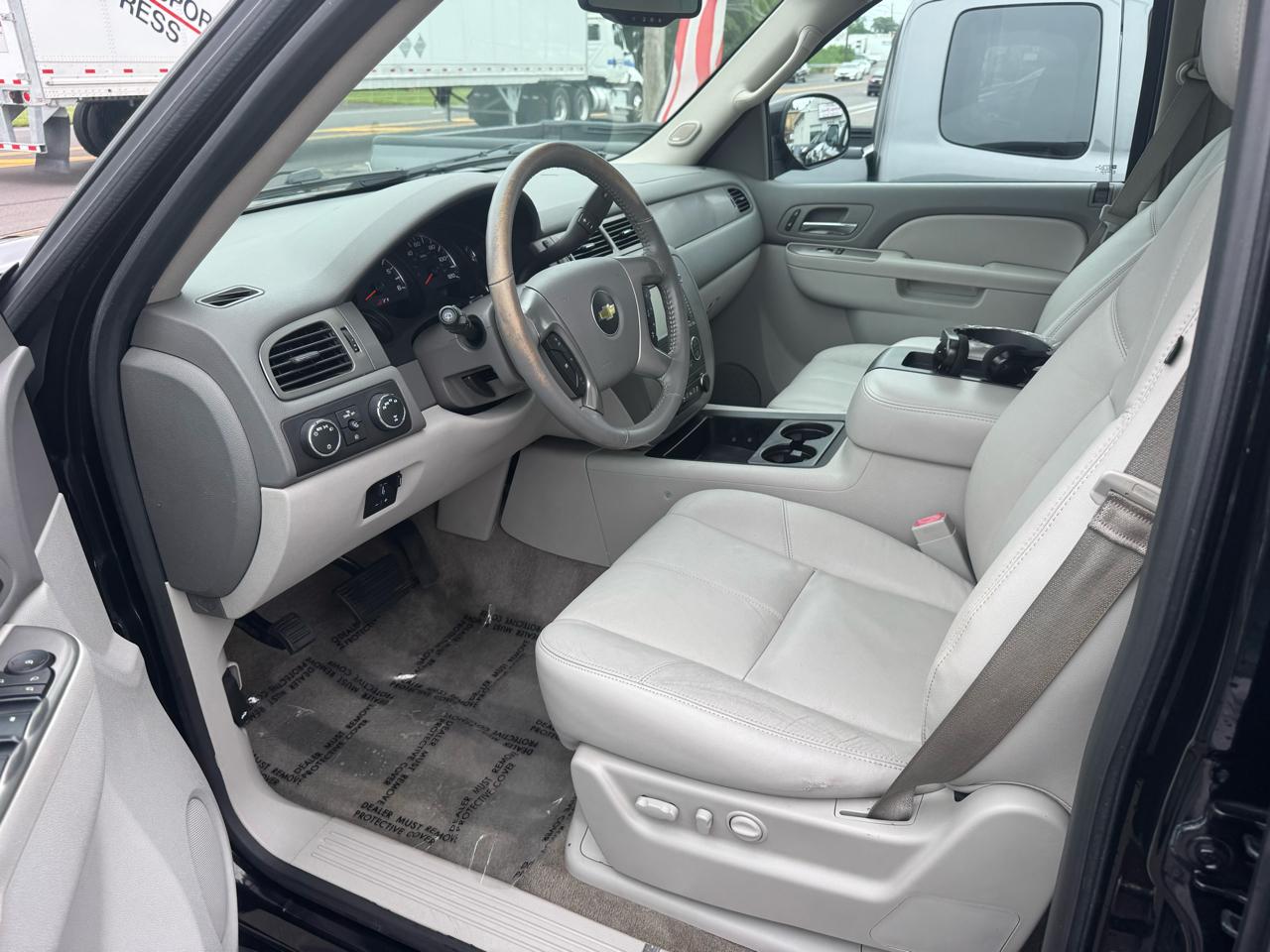 Chevrolet Suburban 4WD 4dr 1500 LT 2013