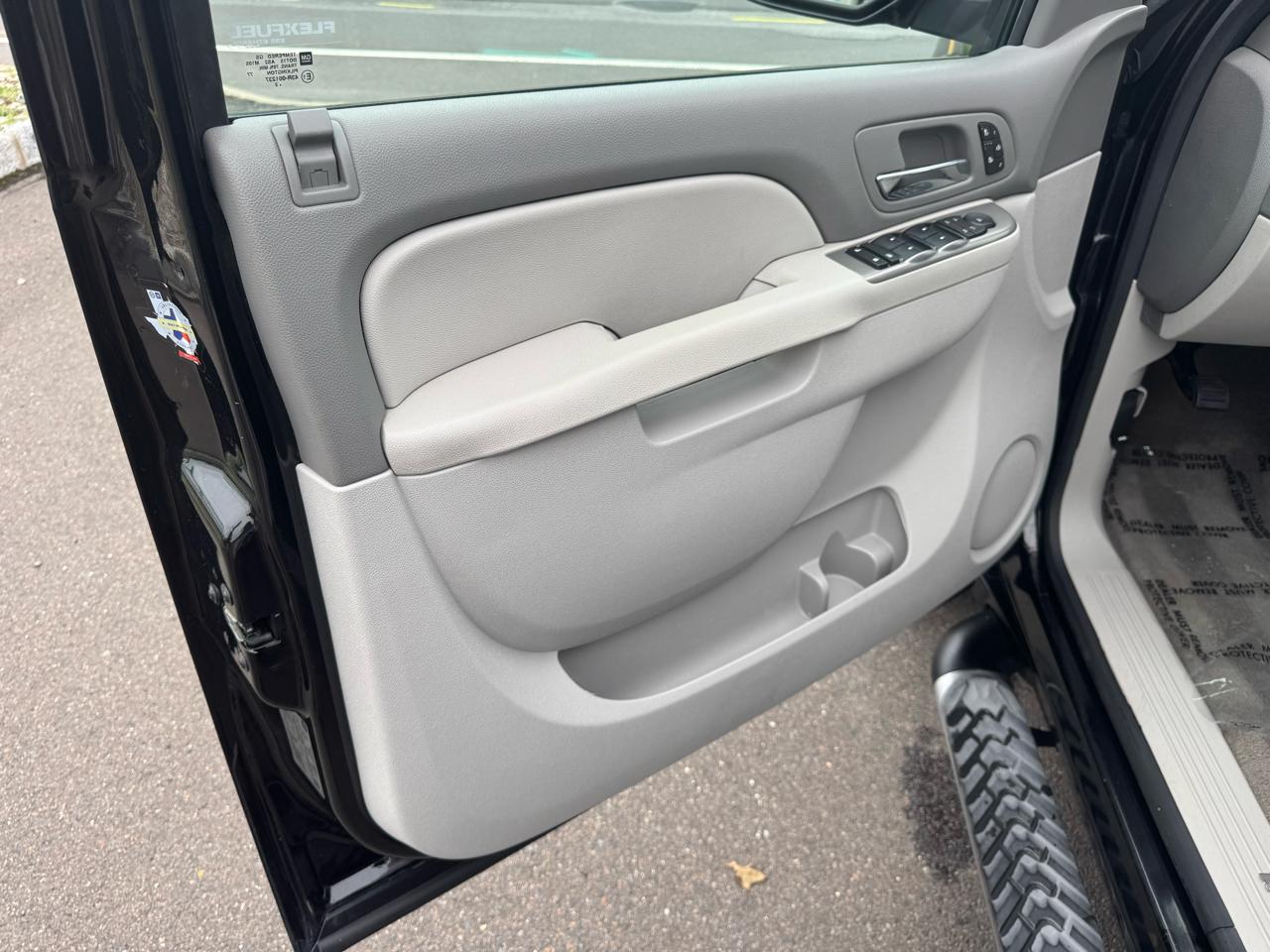 Chevrolet Suburban 4WD 4dr 1500 LT 2013