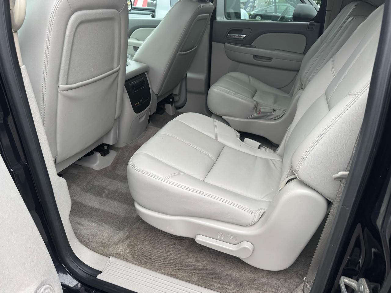 Chevrolet Suburban 4WD 4dr 1500 LT 2013